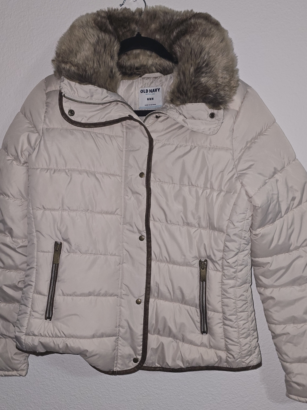 Old Navy Women's Cream Puffer Jacket with Faux Fur Hood